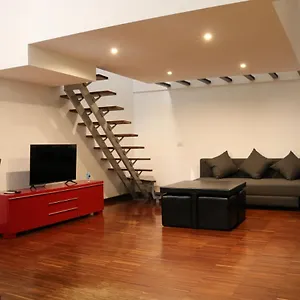 Cozy & Large Loft Famagosta , Milan Italie